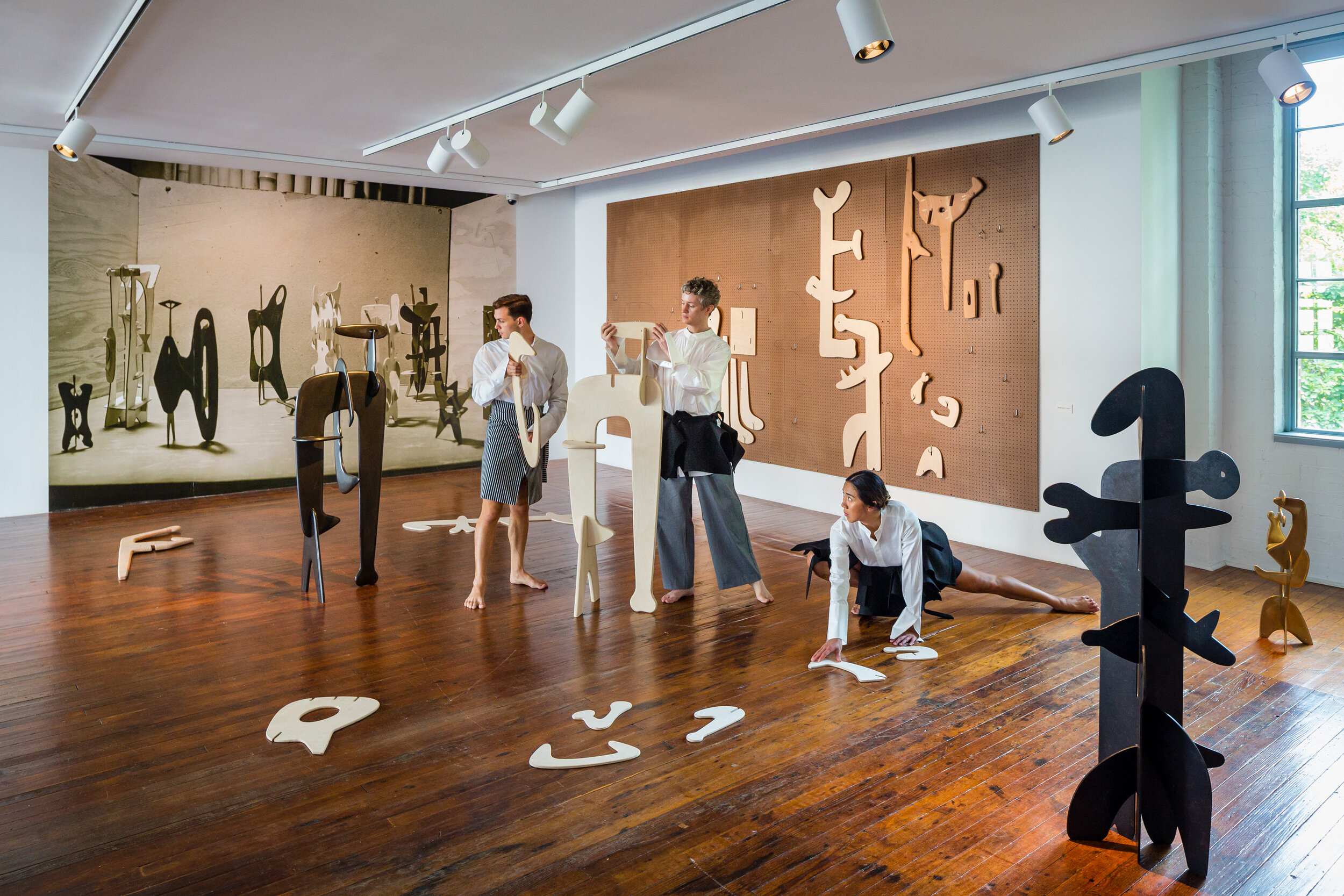 4-20190910-Brendan-Fernandes-Contract-and-Release-Noguchi-Museum-Installation-View-Photo-by-Nicholas-Knight-INFGM-ARS.jpg