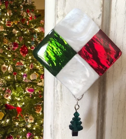 Green-Red_Green_Tree.jpg