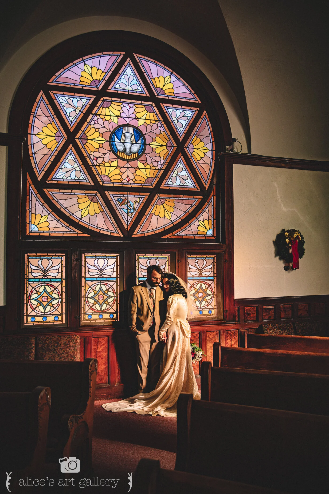 A 1940’s pin-up style wedding with a dose of Christmas spirit.