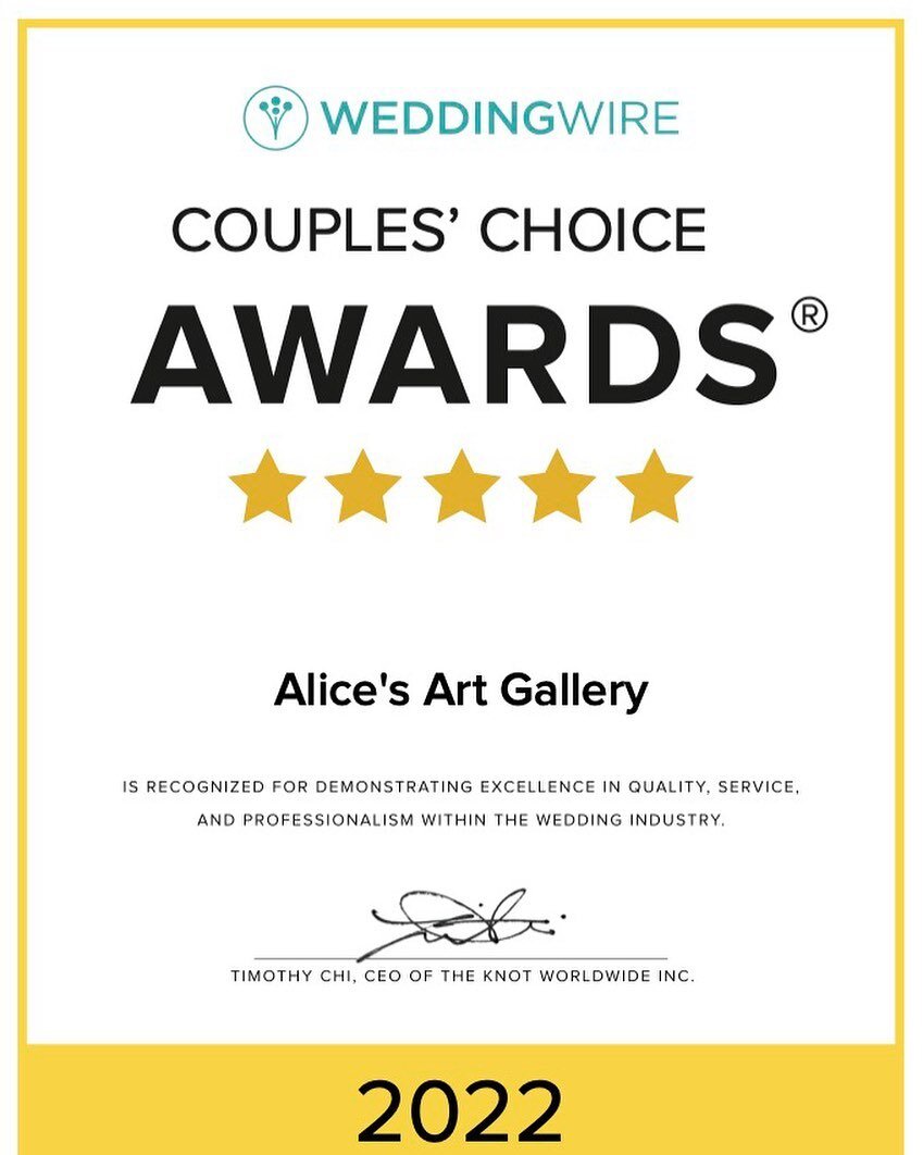 It&rsquo;s official! We are so honored to have been chosen for @weddingwire 2022 couple&rsquo;s choice award!! 🌟
We want to say a special thank you to our team, all of those who&rsquo;ve supported us (near and far!), and most importantly to all of o