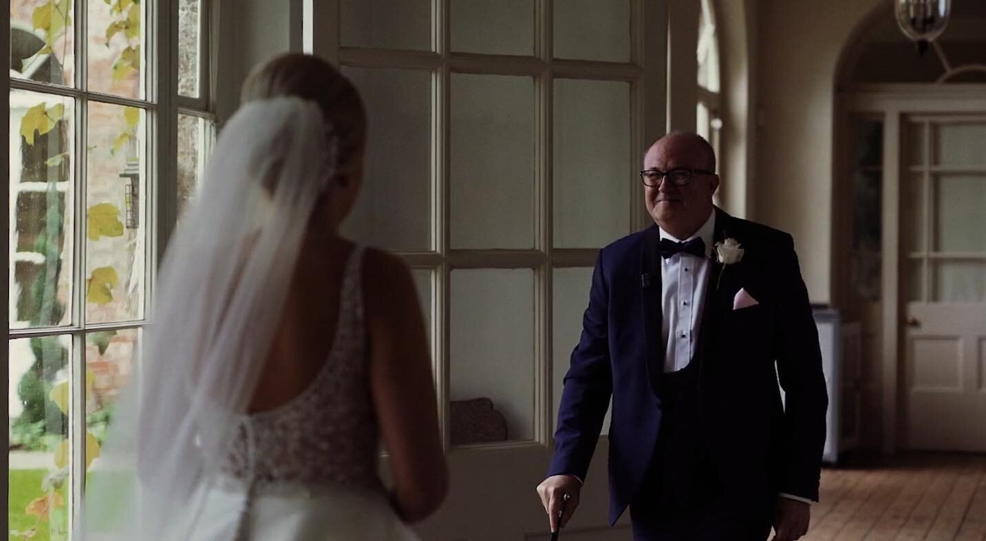 Fathers&rsquo; first looks always choke me up.

As a dad myself, seeing the bittersweet moment when he realises his beautiful baby girl is all grown up, and he did a fine job of raising her, always hits me right in the feels 🥺😭

#weddingvideography