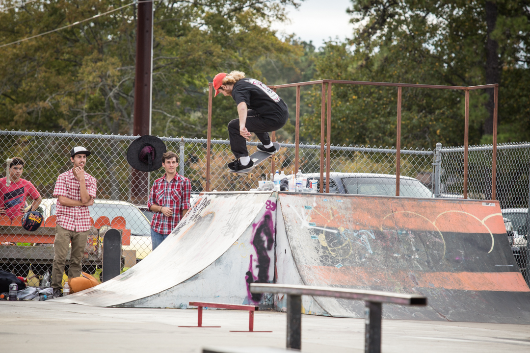 Gabe had to clear a dozen people off this hip for this halfcab.