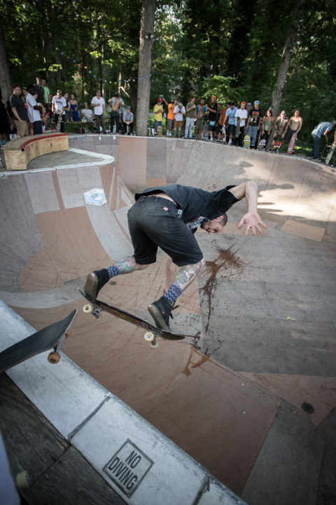 Deck digglers can't stop Vakos from floating backside.