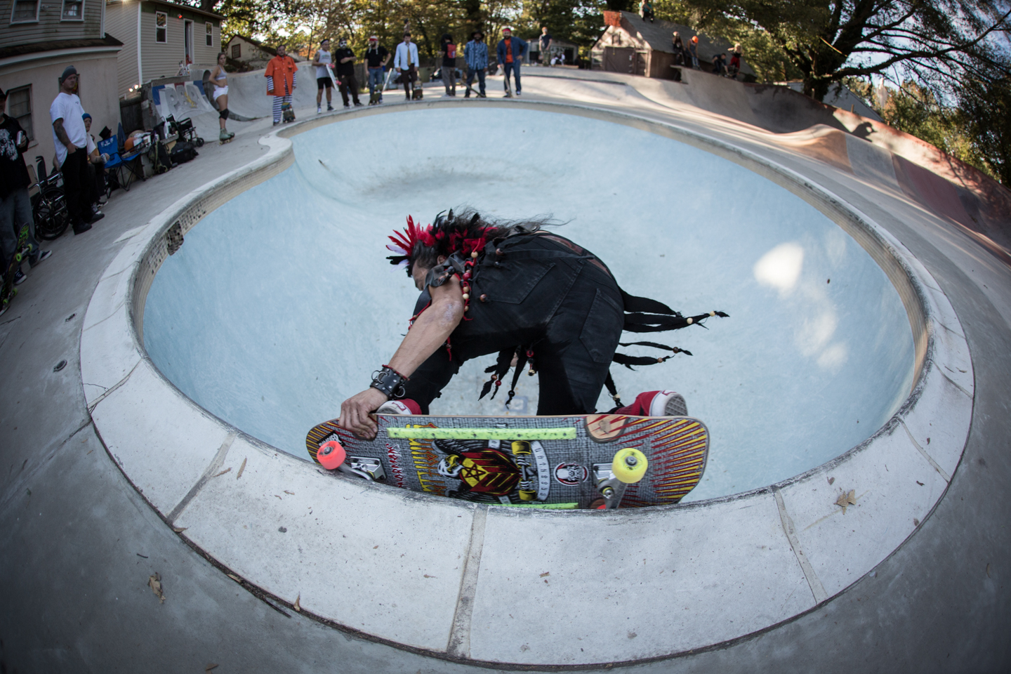 Rufio flowing and scratching and carving.