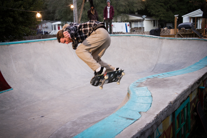 Oh yeah, skate photos...Gabe cruises.