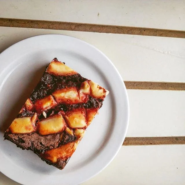 It&rsquo;s hard to introduce someone so shy, she thinks she looks terrible in pictures... I begged to differ and she finally let me indulge... Raspberry Cream Cheese Brownie!! So are you an edge fan like me, or do you like the middle pieces?? #french