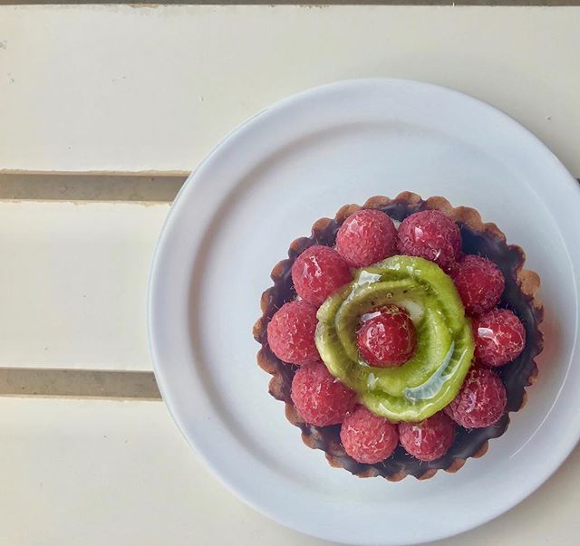 Fruit tarts with roses and whiskers on kittens, brown paper packages and brioche with cream, these are a few of my favorite things ! 
#frenchwaycafe #soundoffruittarts #fruittart