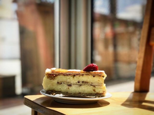 &ldquo;Don&rsquo;t you compare me, &lsquo;cause there ain&rsquo;t nobody near me... A Mille A Mille A Mille&rdquo;-Feuille.... Crisp layers of puff pastry, luscious vanilla pastry cream... dusted with icing sugar and a 🍓#frenchwaycafe#lilwayne#mille