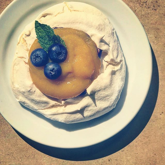 Hey guys... guess what?! WE DID A THING!! 🥭🥭 Vegan Aquafaba Pavlova with a mango pur&eacute;e, fresh blueberries and mint! You actually have to try it to believe how delicious it is (and again, it&rsquo;s completely vegan) #frenchwaycafe #aquafaba#