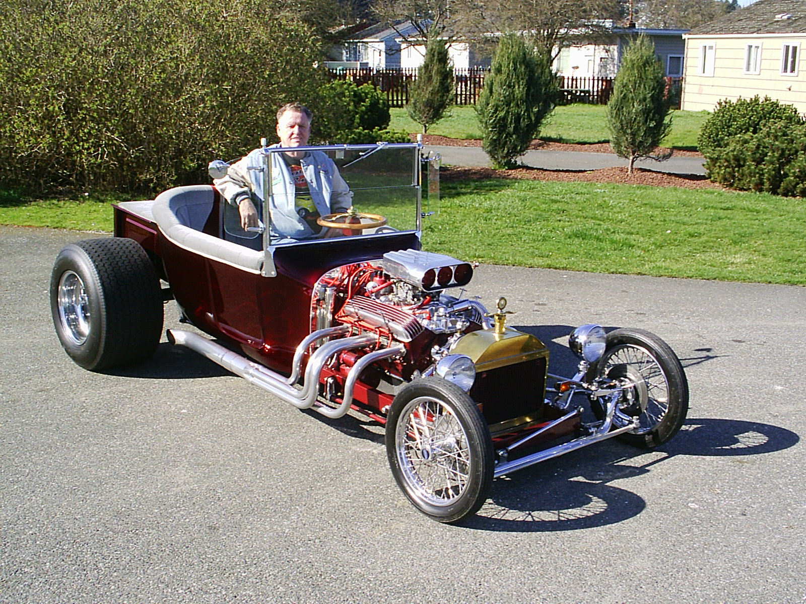 Jim & Clarice Rairigh 22 Ford T-Bucket