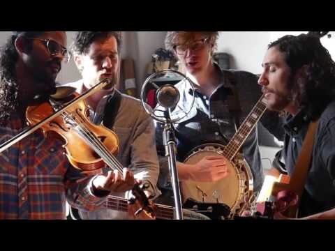 Darlingside - White Horses (live at Ear Trumpet Labs)