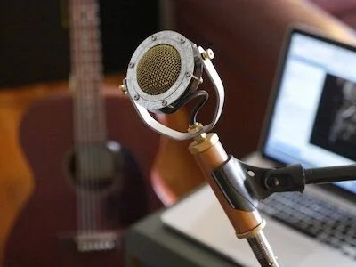 American Songwriter: “Ear Trumpet Labs Offers Distinctive Vintage Style And Modern Superior Sound Microphones”