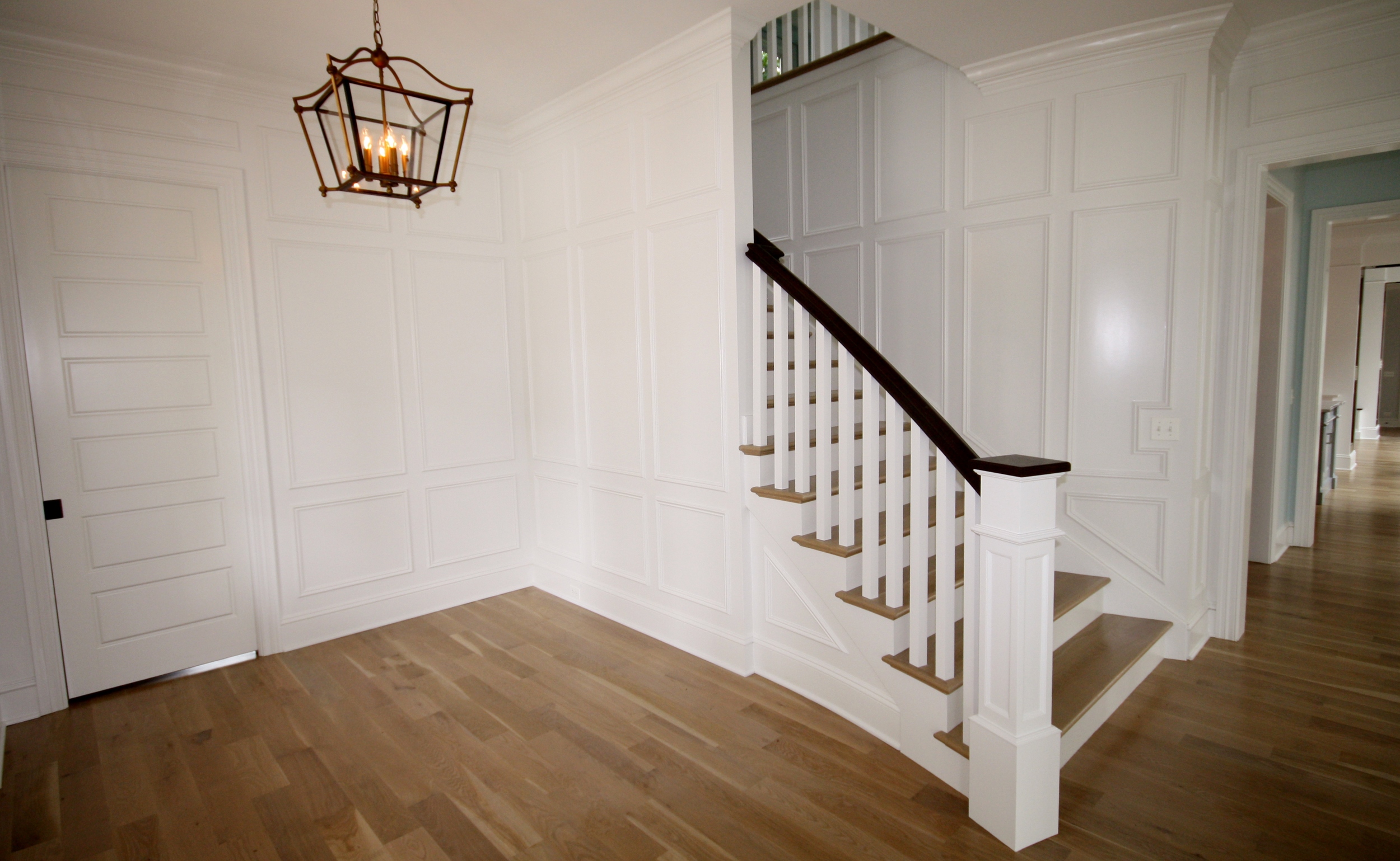 11 - 748 Summit foyer.JPG