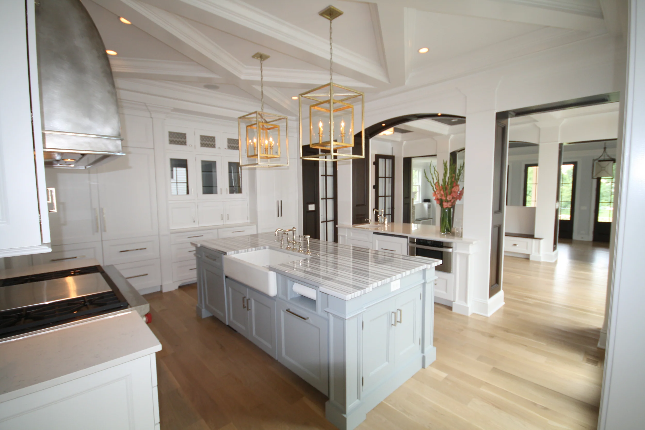 1 - 748 Summit kitchen 1.JPG