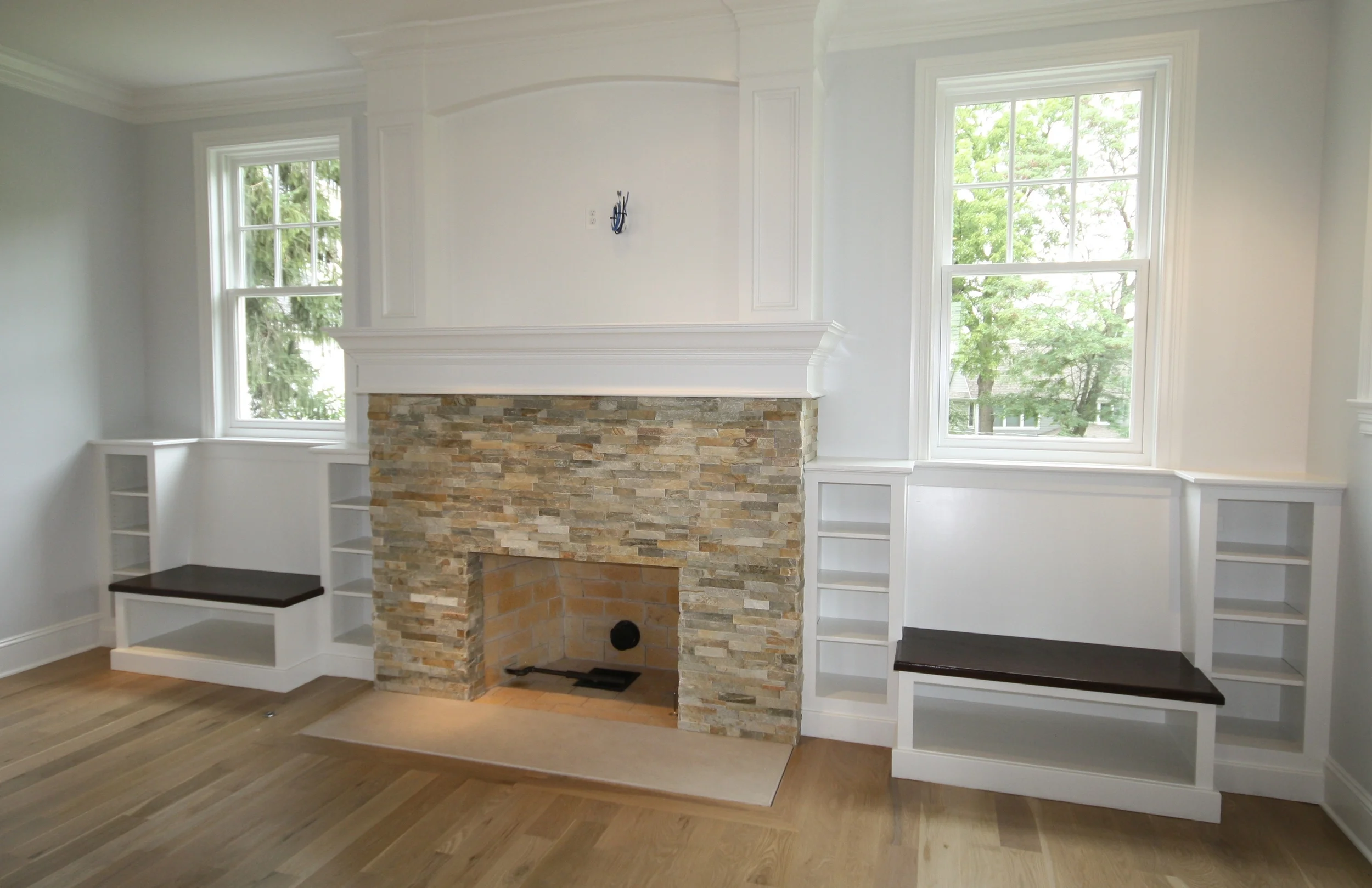 10 - 748 Summit built ins.JPG