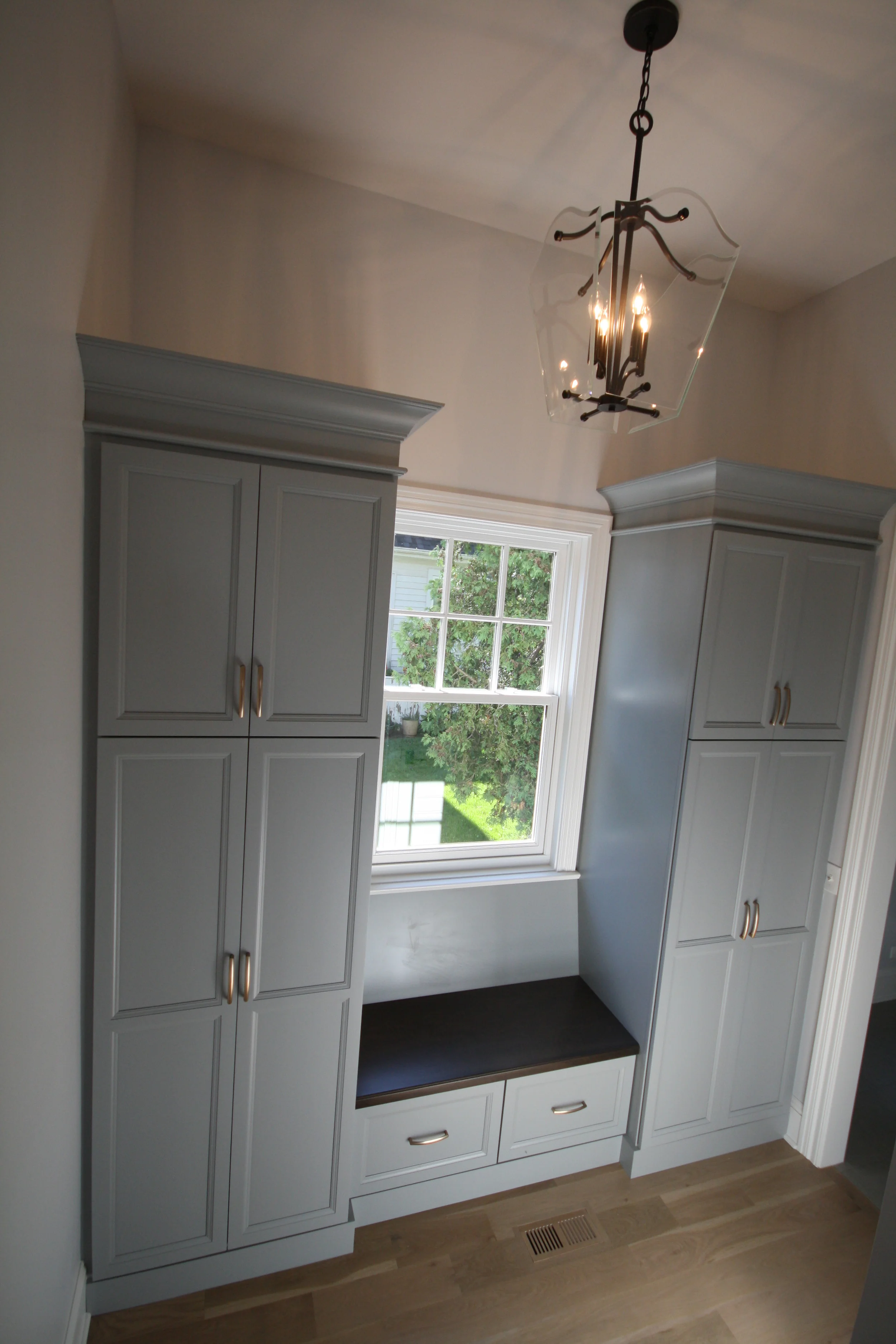 13 - 748 Summit Coat Room.JPG