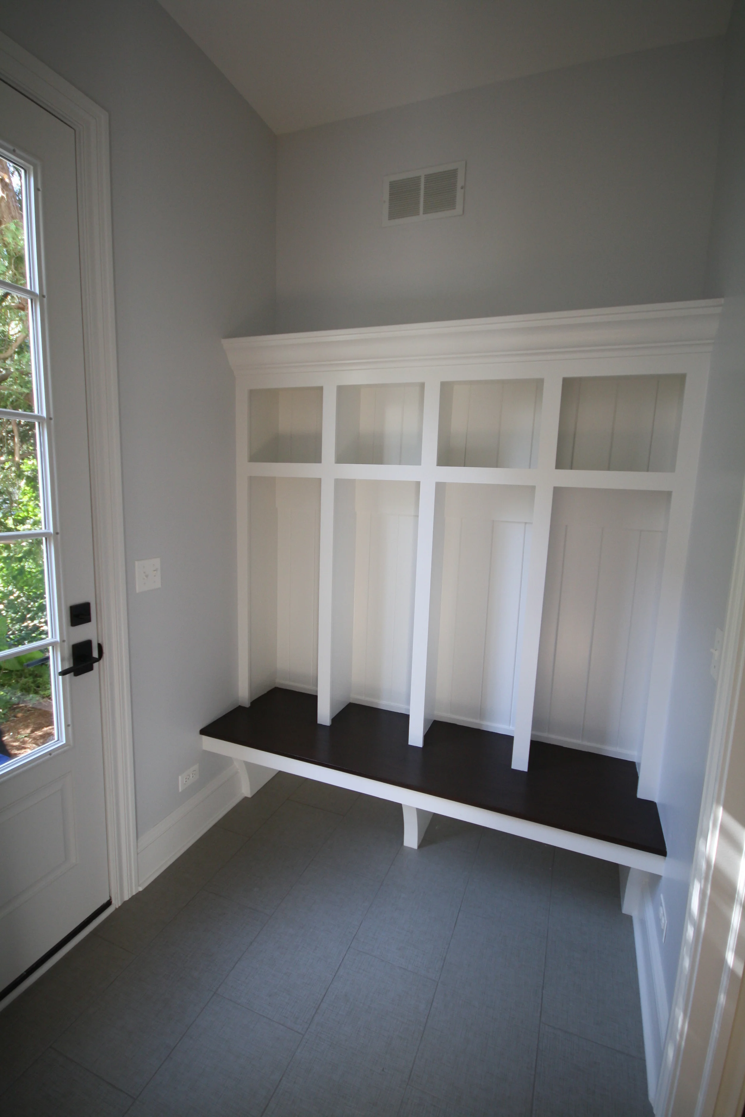 17 - 748 Summit mudroom.JPG