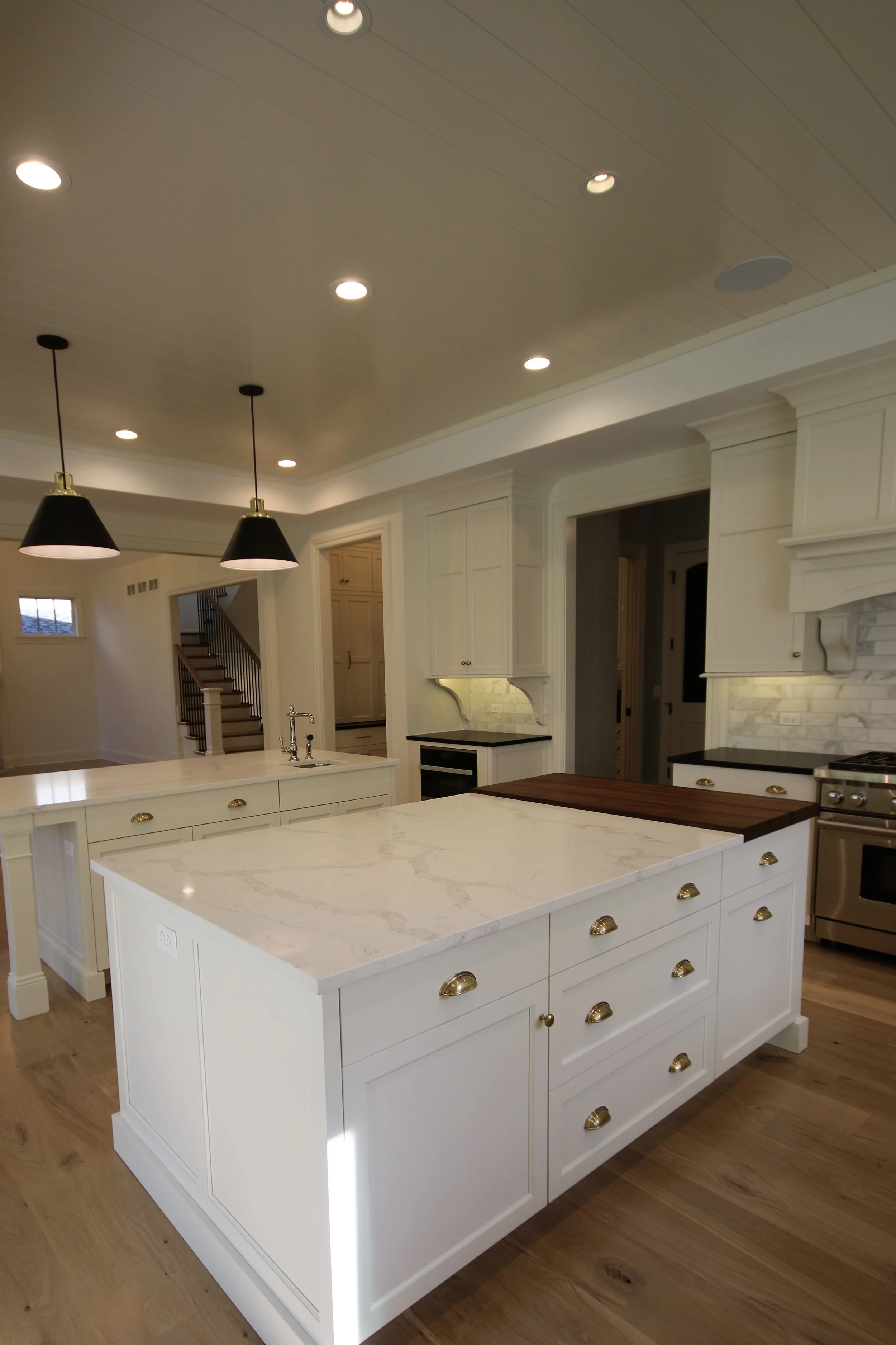 Ktichen,range, stairs.JPG