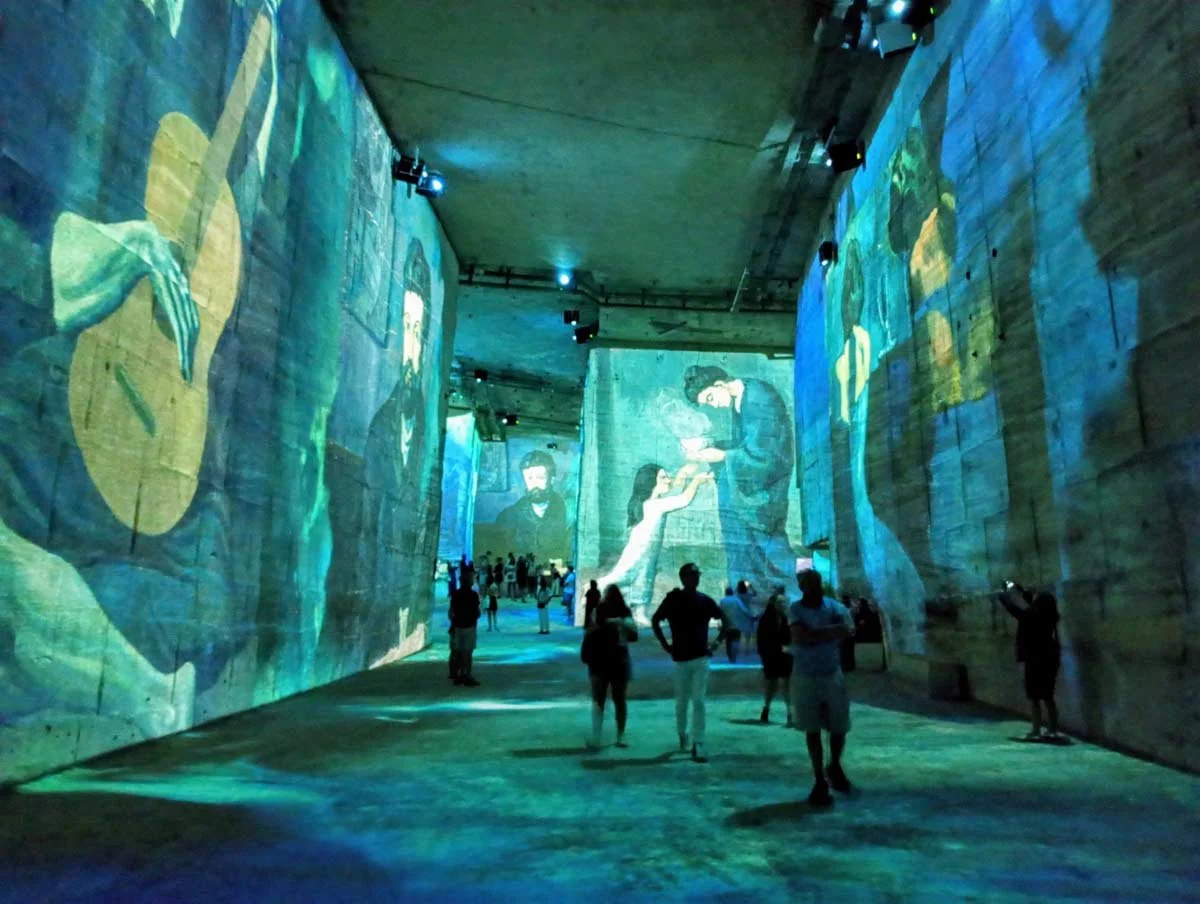 Digitale und immersive Ausstellungen in den  Carrières des Lumières  in Les Baux-de-Provence 