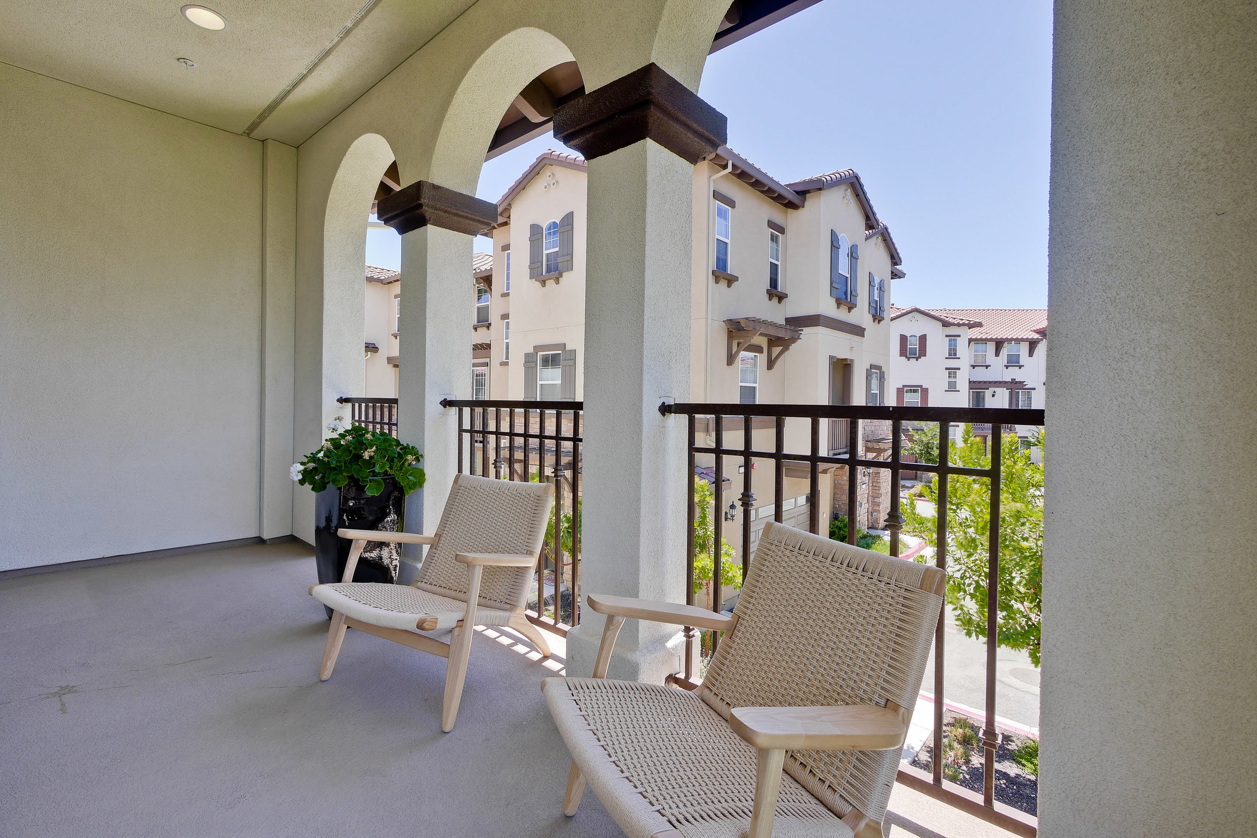 Living Room Balcony 2.jpg