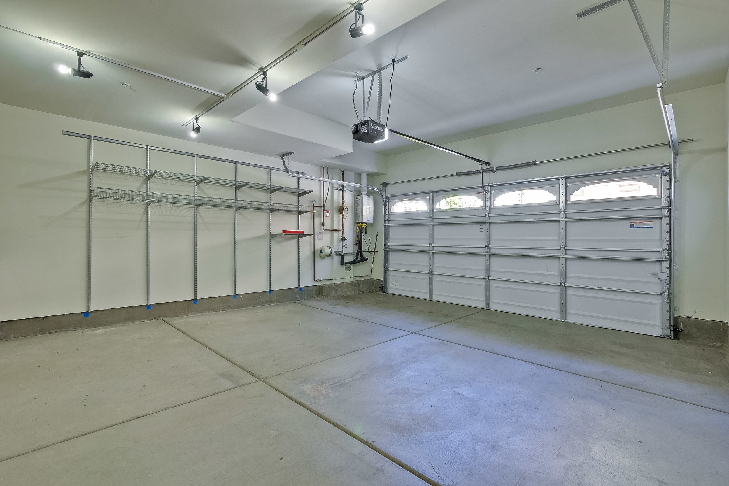 Garage 1.jpg