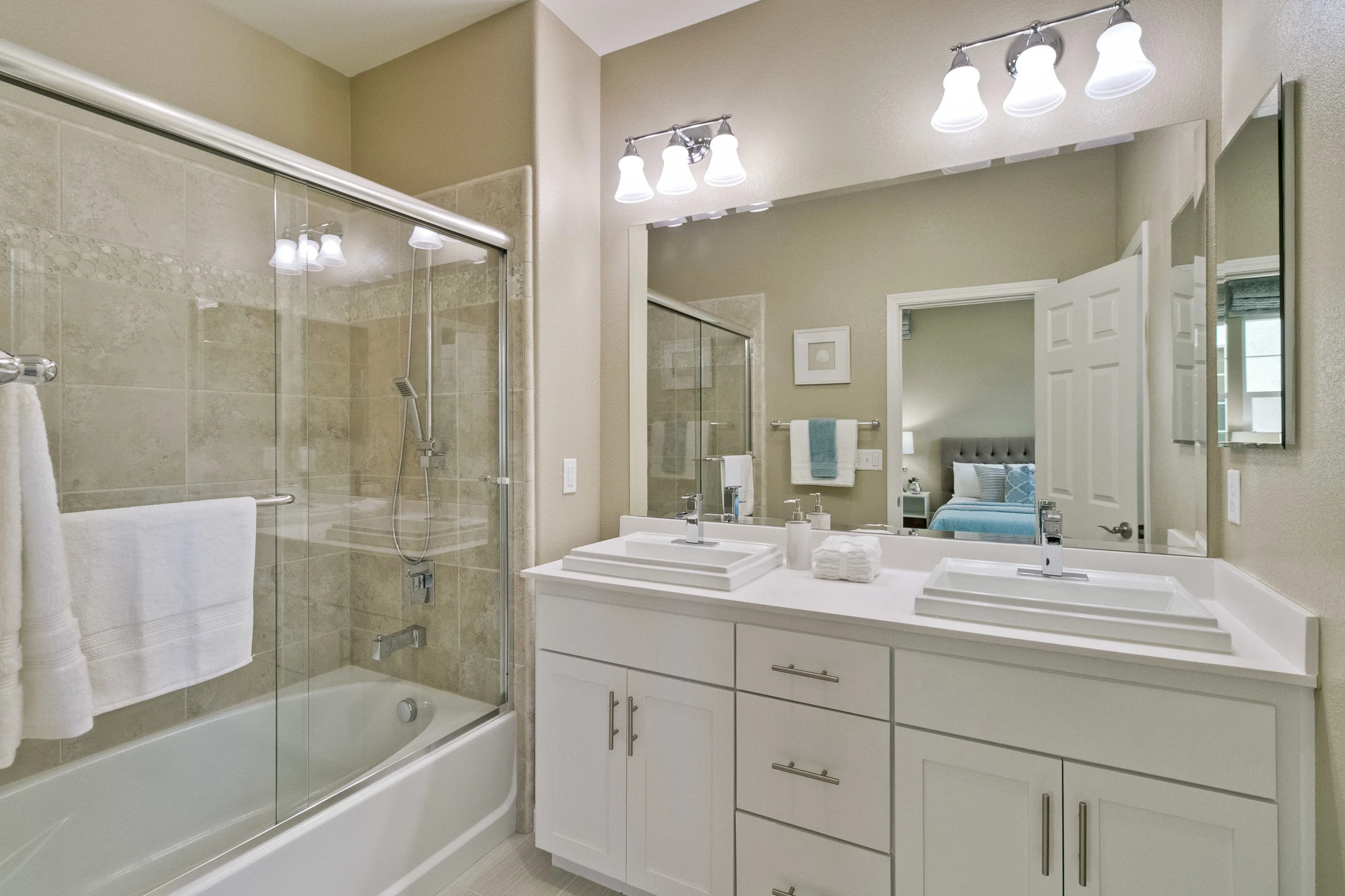 24 Master Bathroom 1.jpg