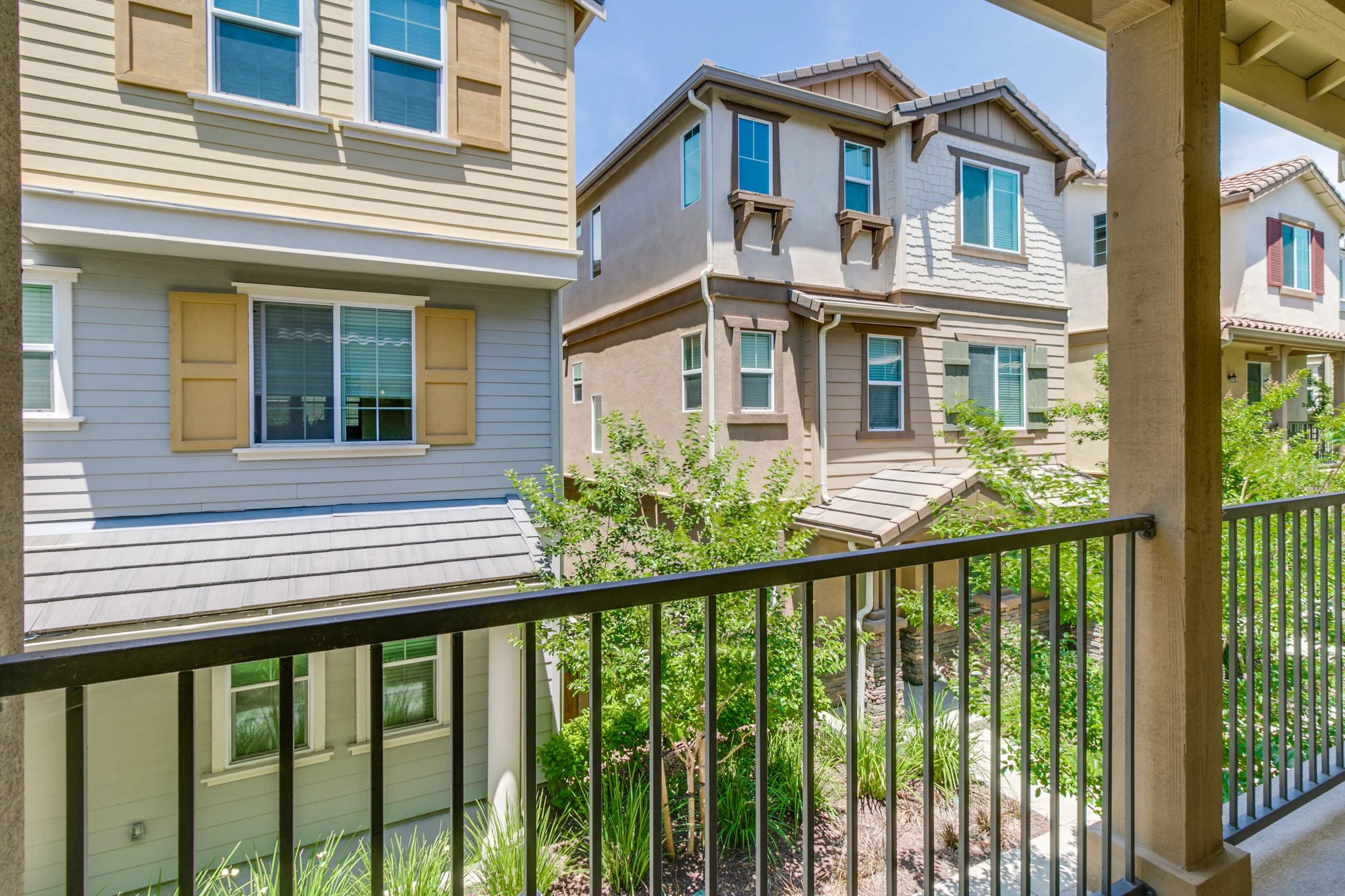 35 Balcony 1.jpg