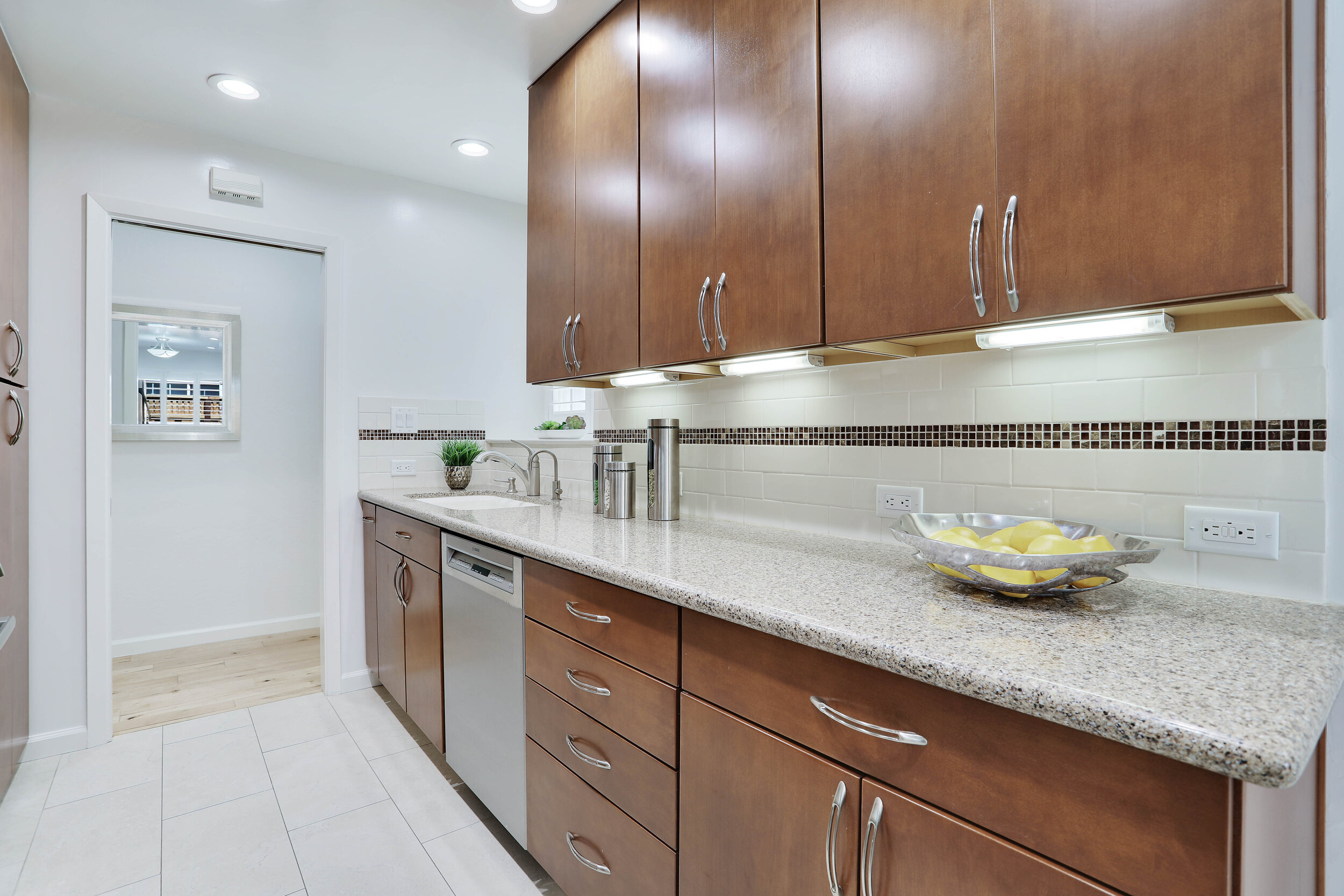 09 Kitchen2.jpg