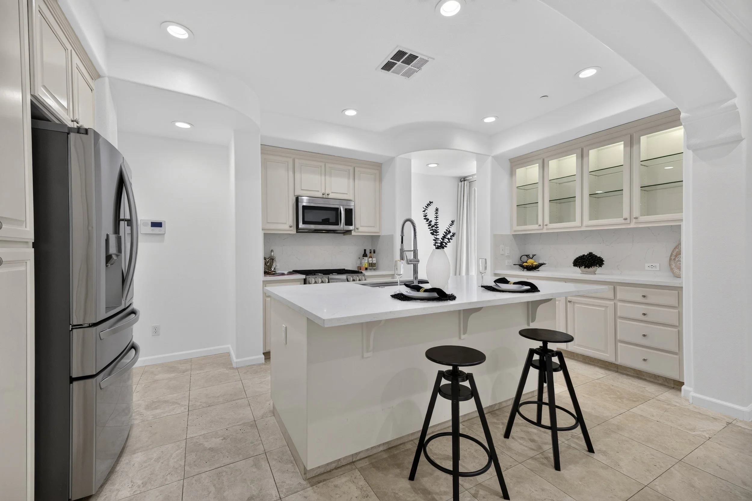 08 Kitchen.jpg