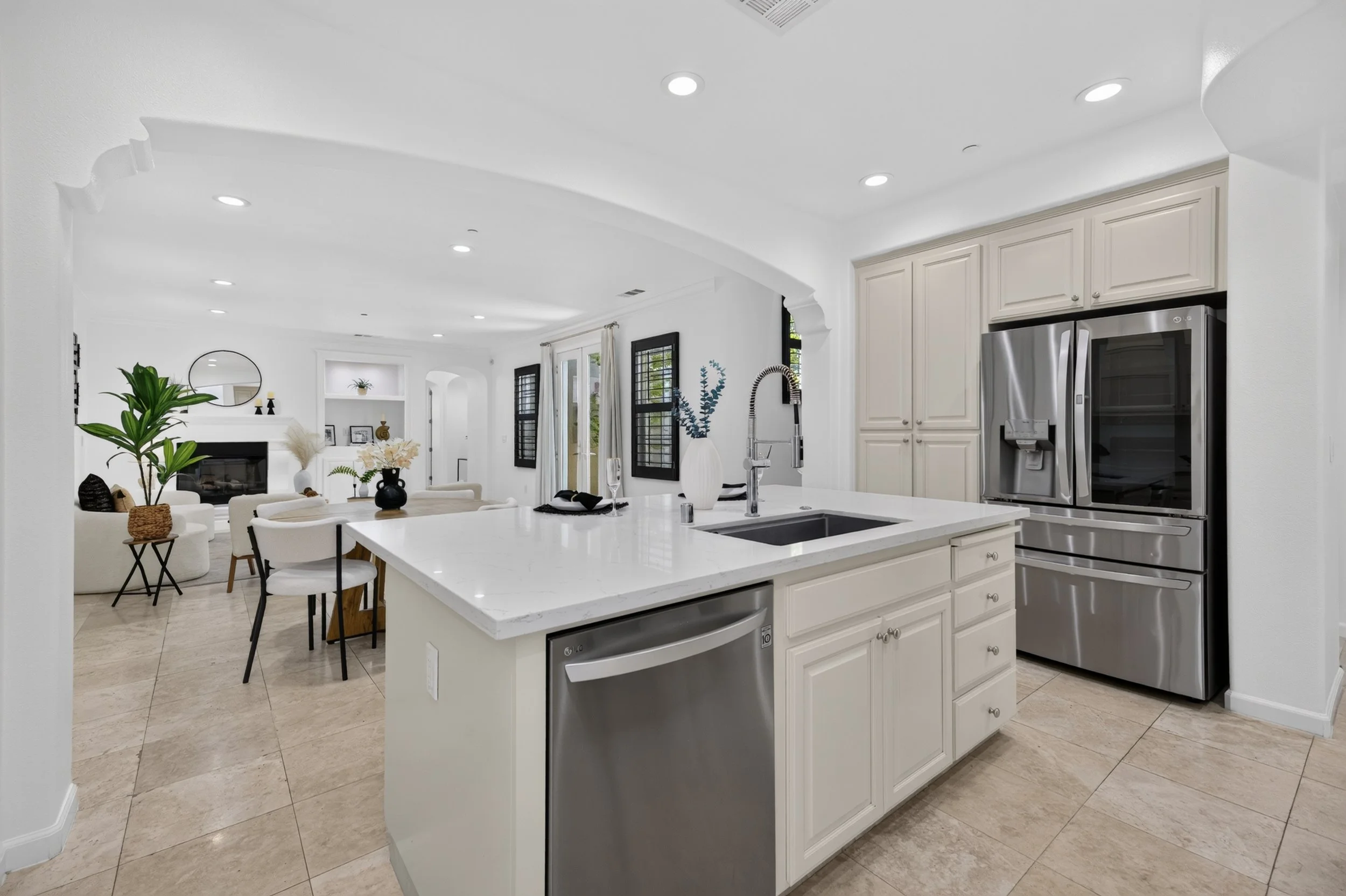 09 Kitchen.jpg