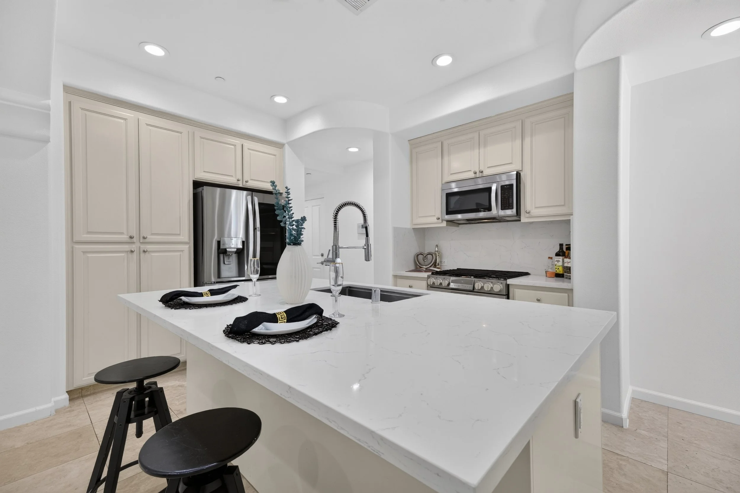 10 Kitchen.jpg