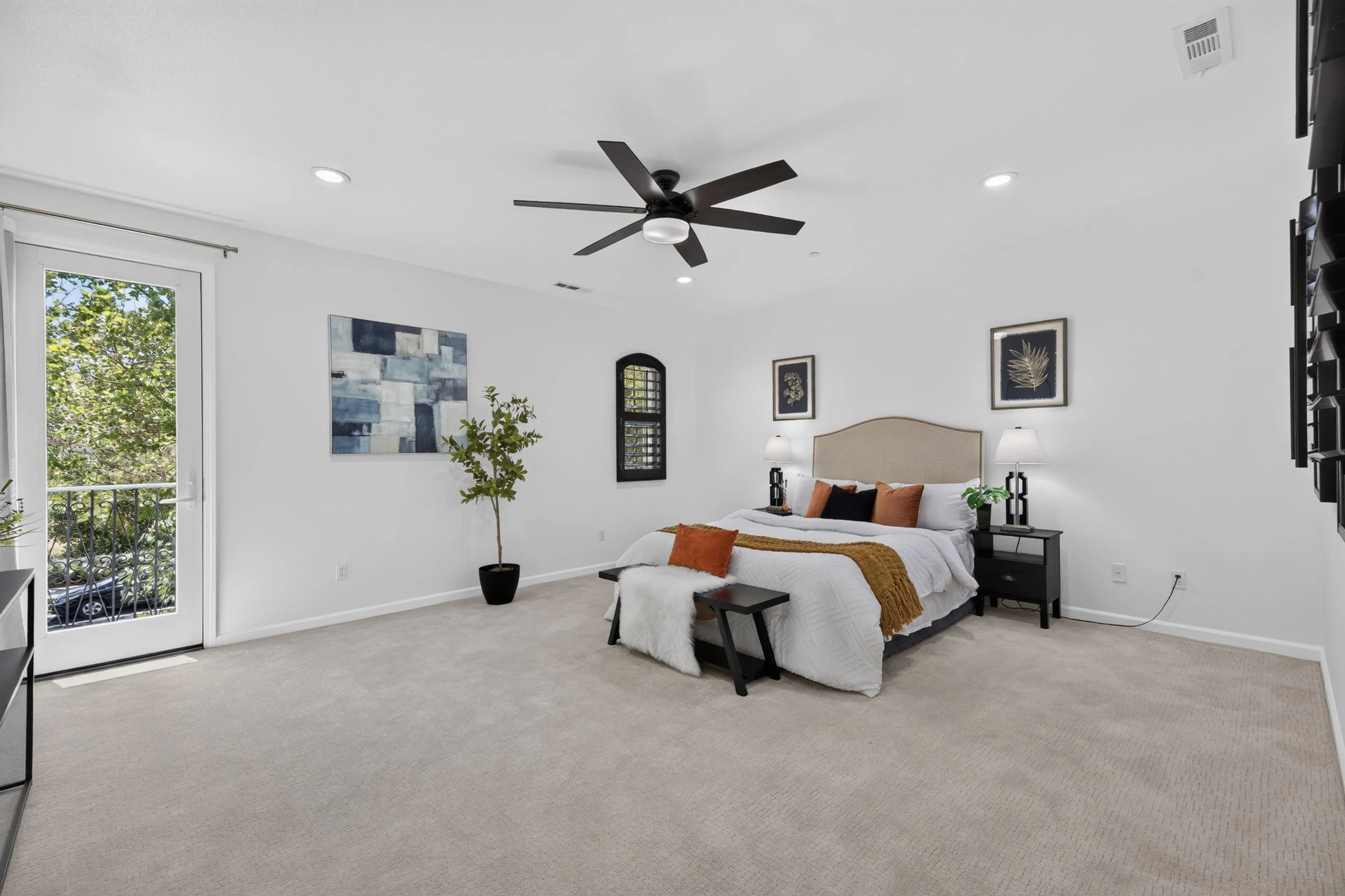 12 Master Bed.jpg