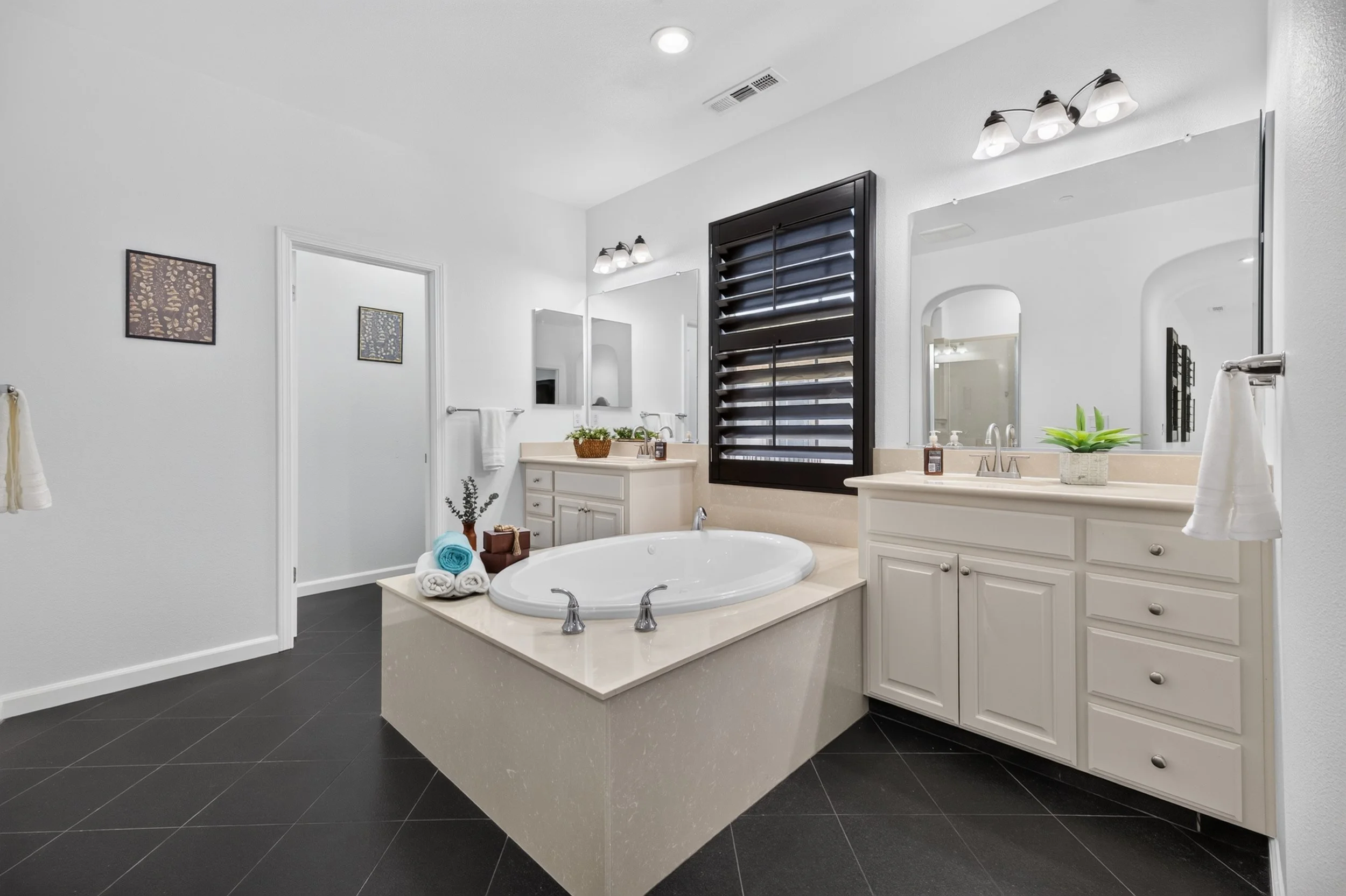 16 Master Bath.jpg