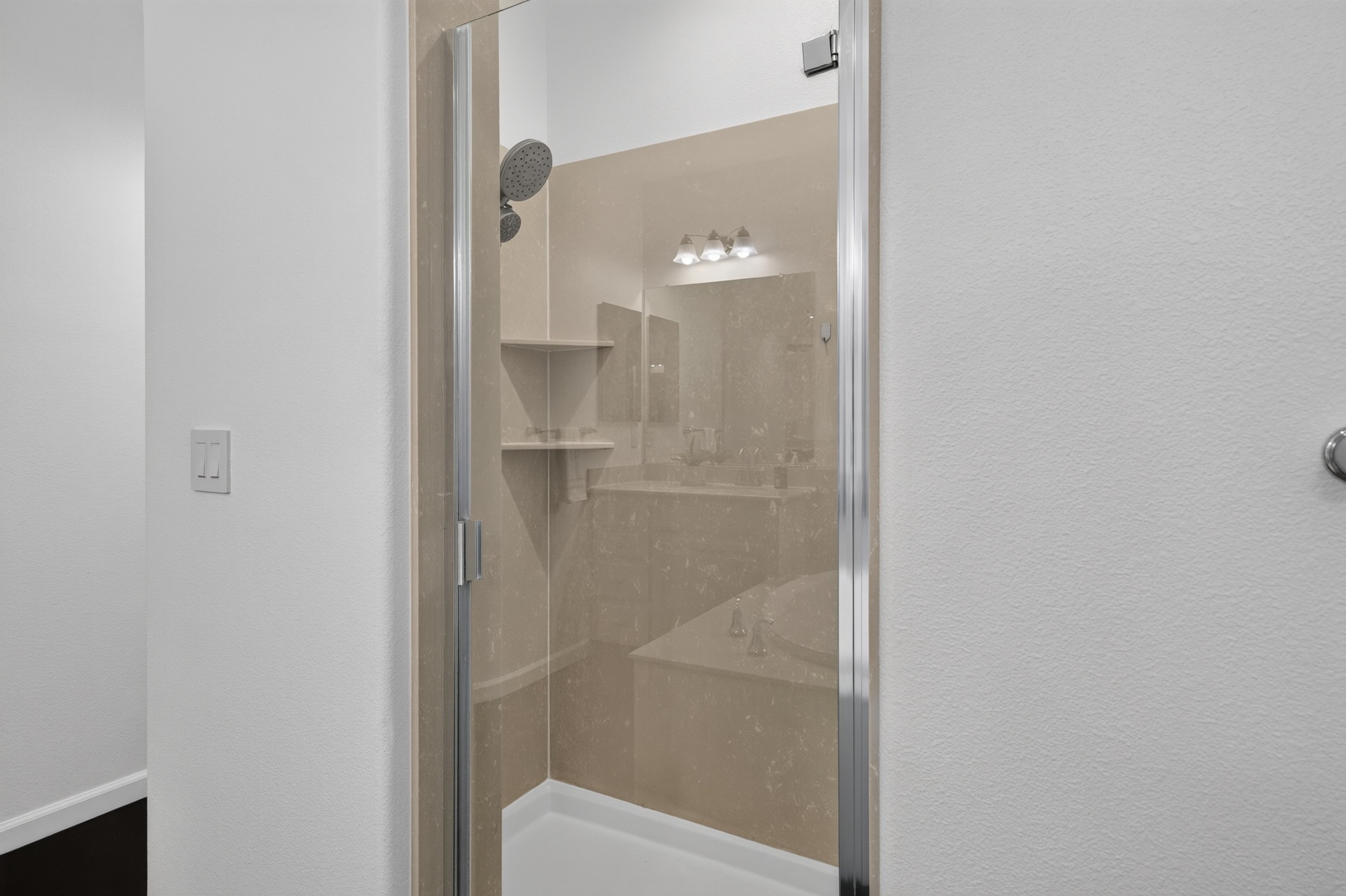 17 Master Bath.jpg