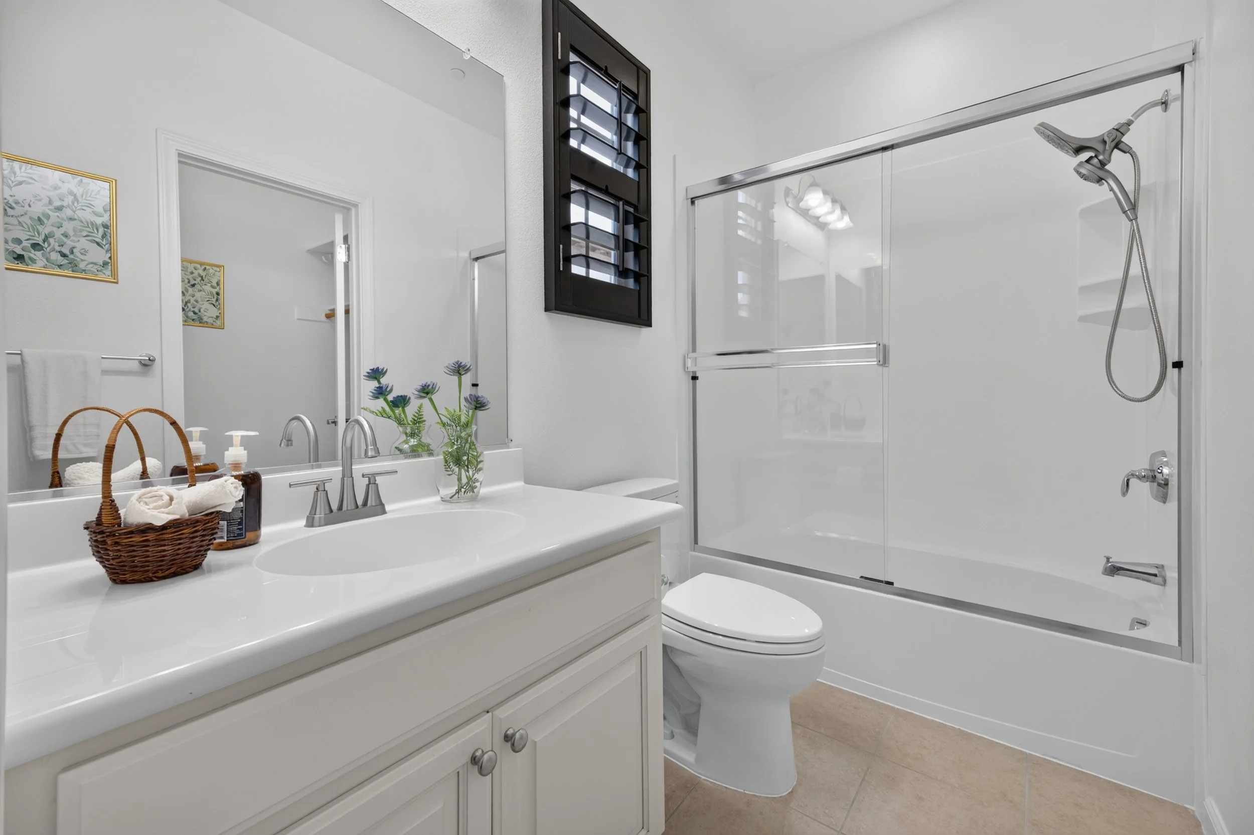 21 Guest Bath.jpg