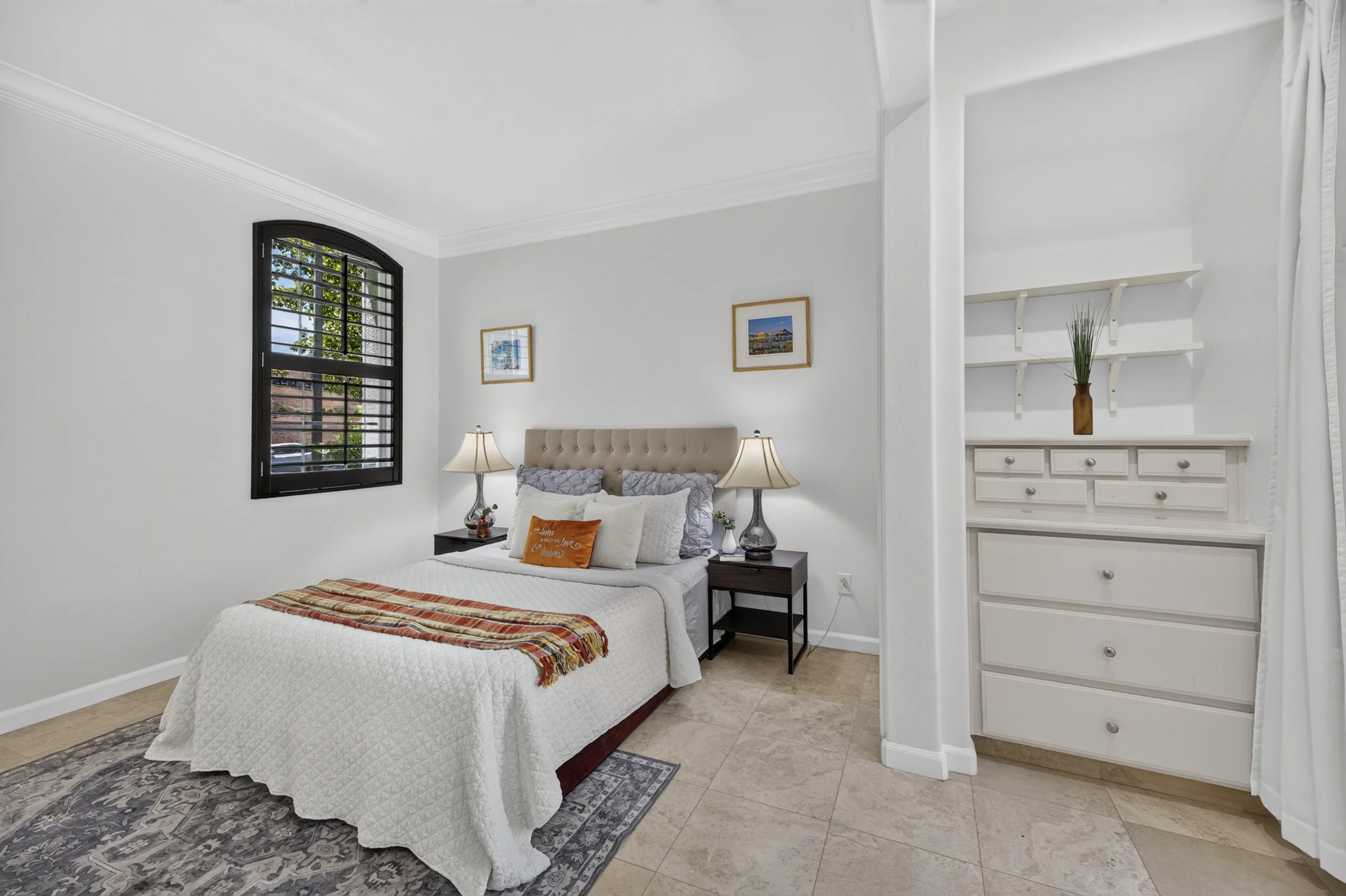 24 1st Flr Bed.jpg