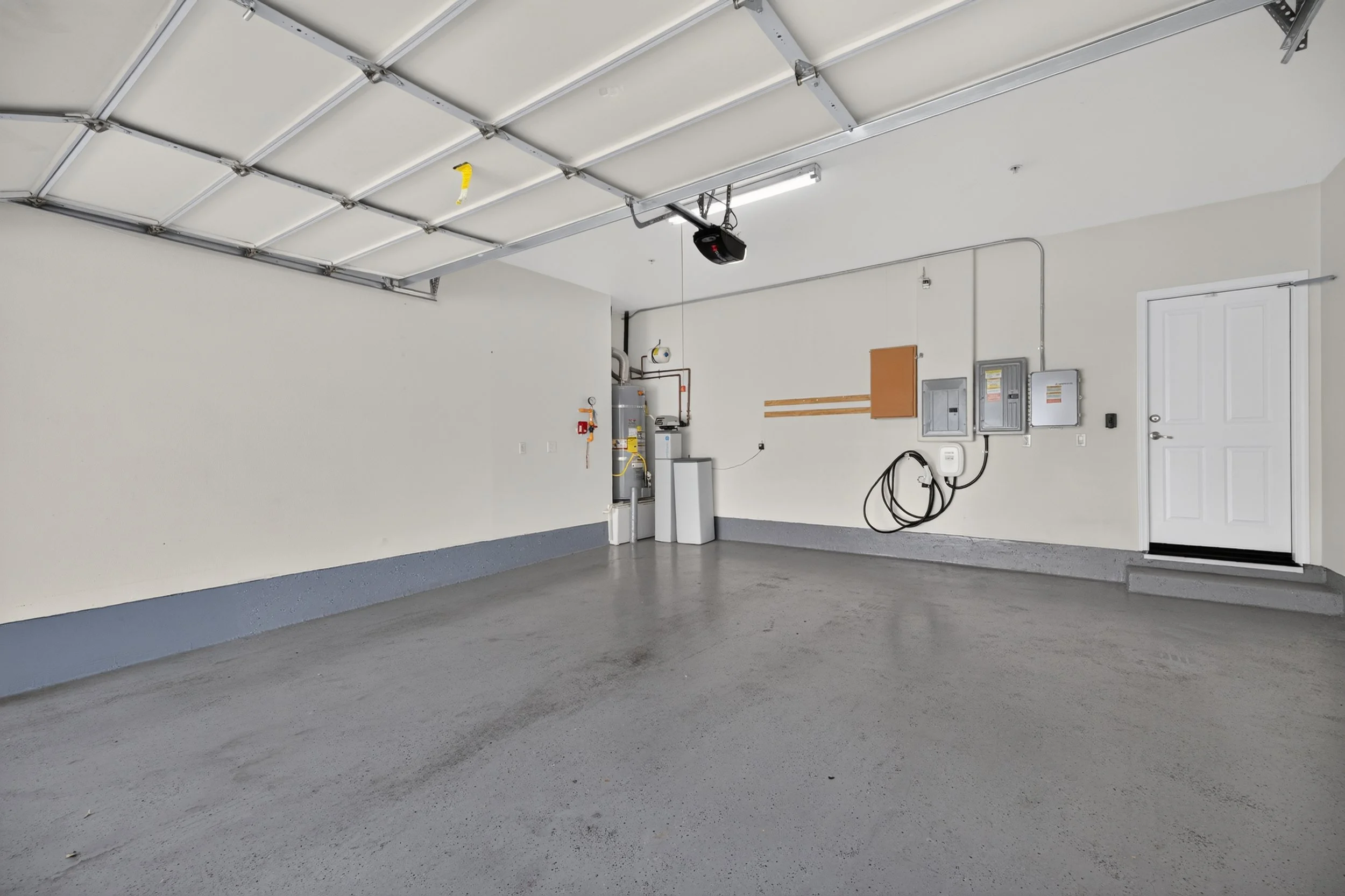 32 Garage.jpg