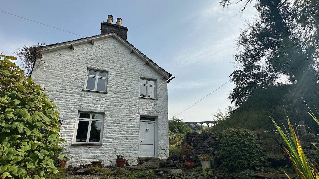  Stonehouse with Arten Glen Viaduct in the background 