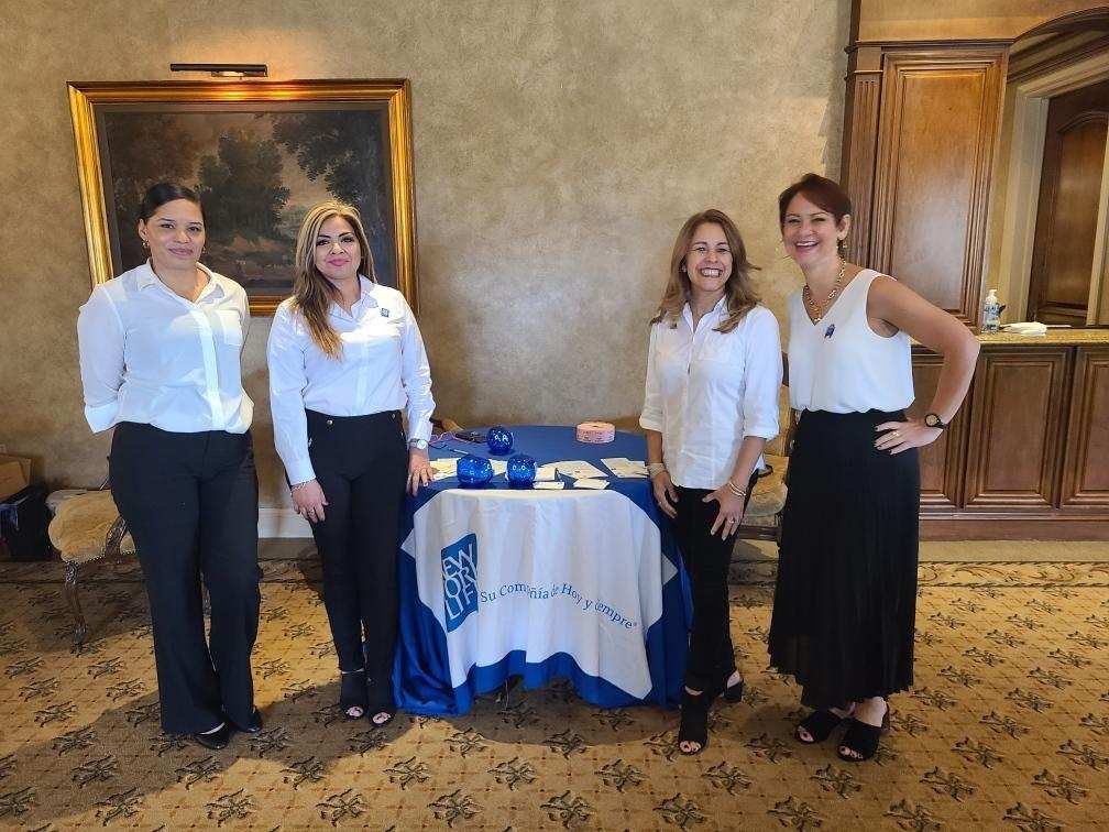 New York Life team : Gloria Kelly, Elizabeth Vega, Josie Gonzalez and Judimar Olivares.  Thank you for your volunteering! 