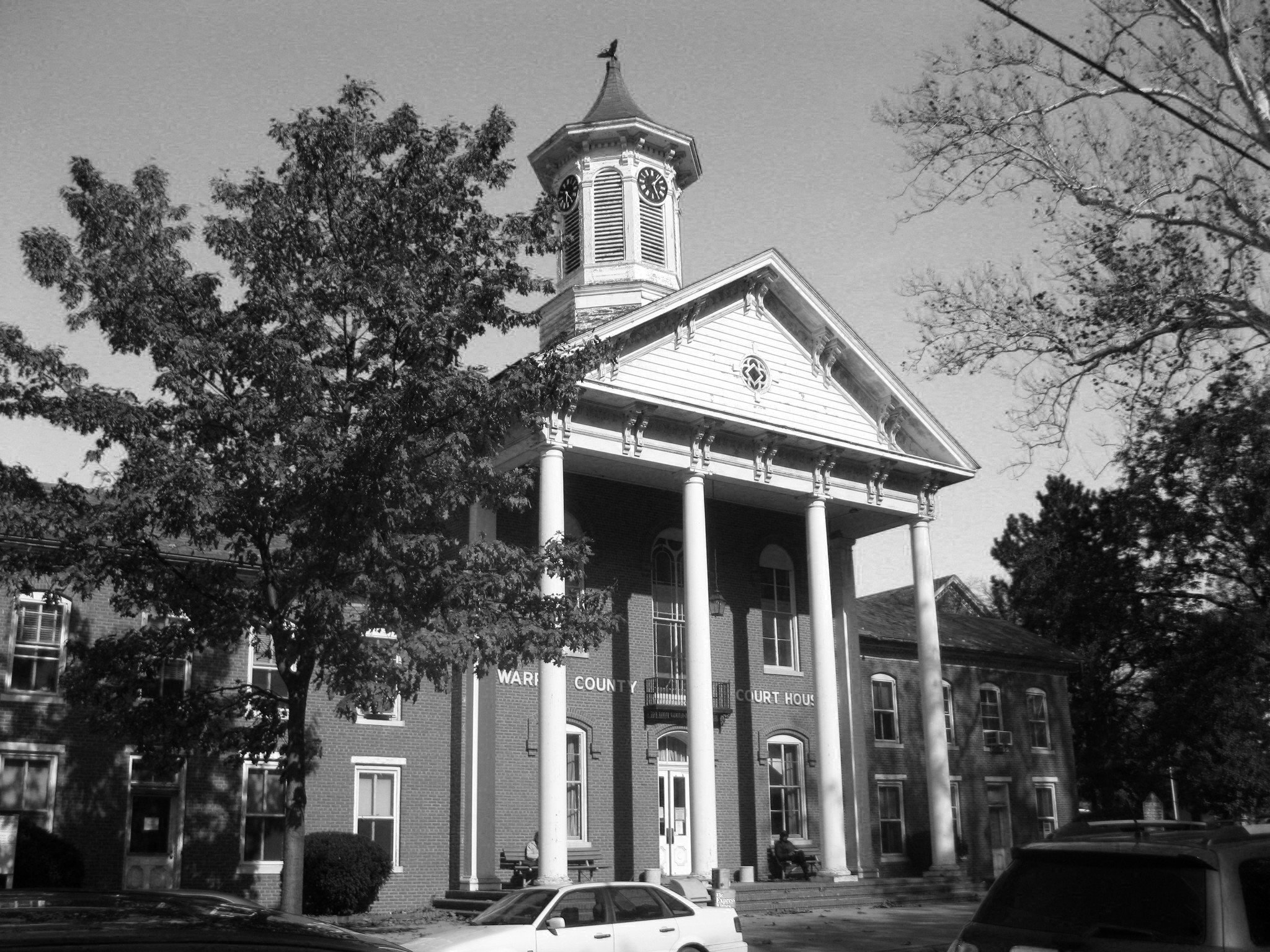 warren-county-courthouse_bw.png