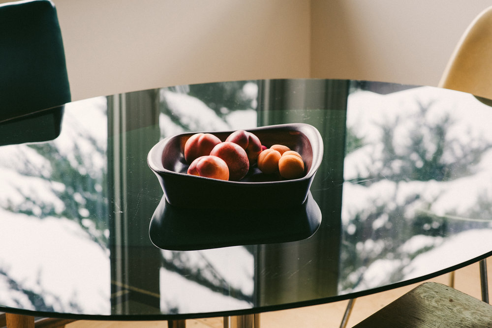  Fruit bowl and tree reflected in Jill’s kitchen dining table. 