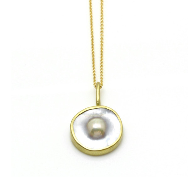 Dome Pearl Necklace in 18k Yellow Gold