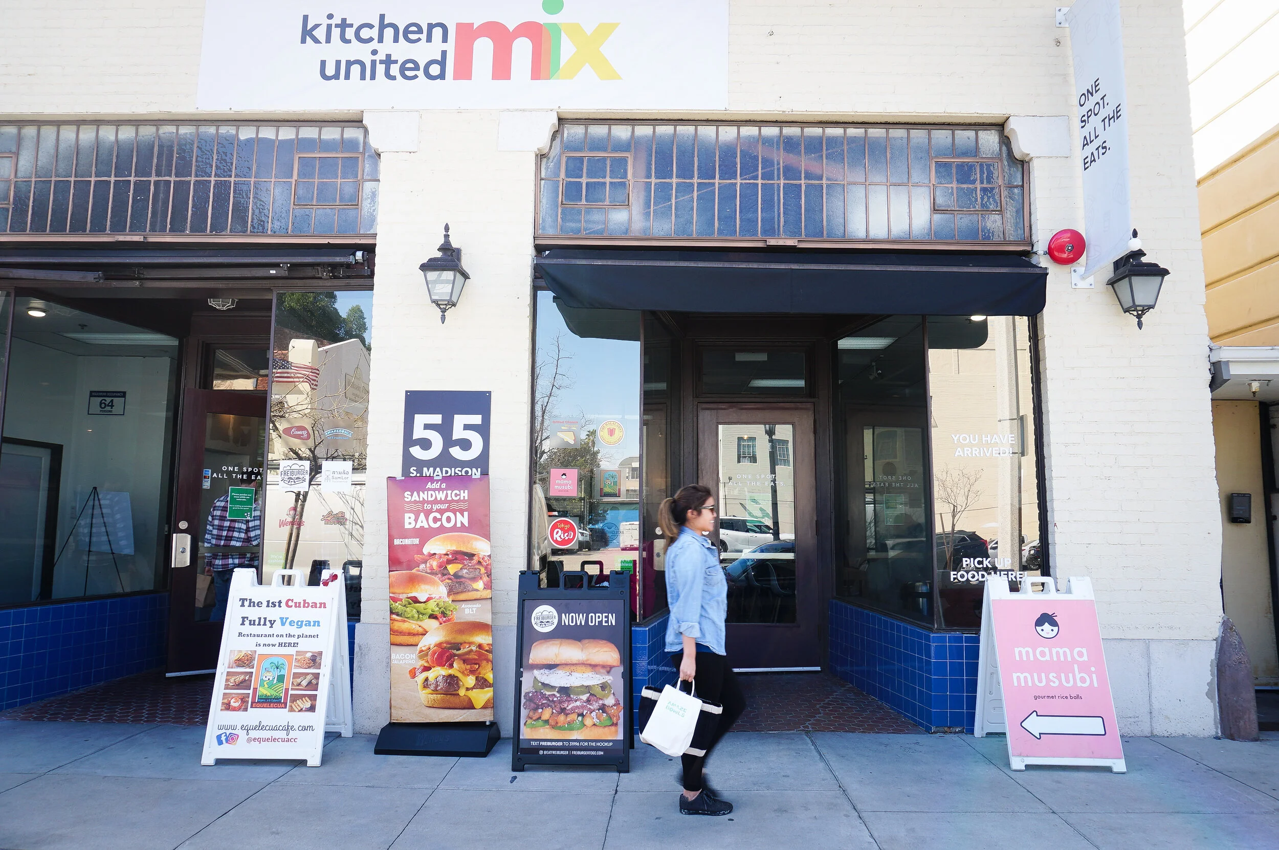 Easy Takeout and Food Delivery at Kitchen United Mix