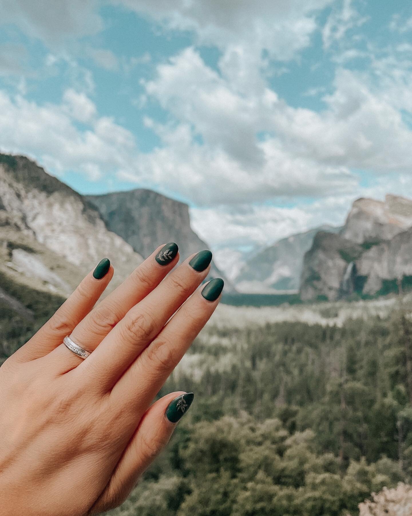 new adventure, new nails 🌿
⠀⠀⠀⠀⠀⠀⠀⠀⠀
Nails by: @queenie_nailart
Inspired by: @nailartist_natali
⠀⠀⠀⠀⠀⠀⠀⠀⠀
#yosemite #yosemitenationalpark #halfdome #wawonatunnelview #nationalpark #findyourpark #nationalparks #visitcalifornia #adventureseeker #naild