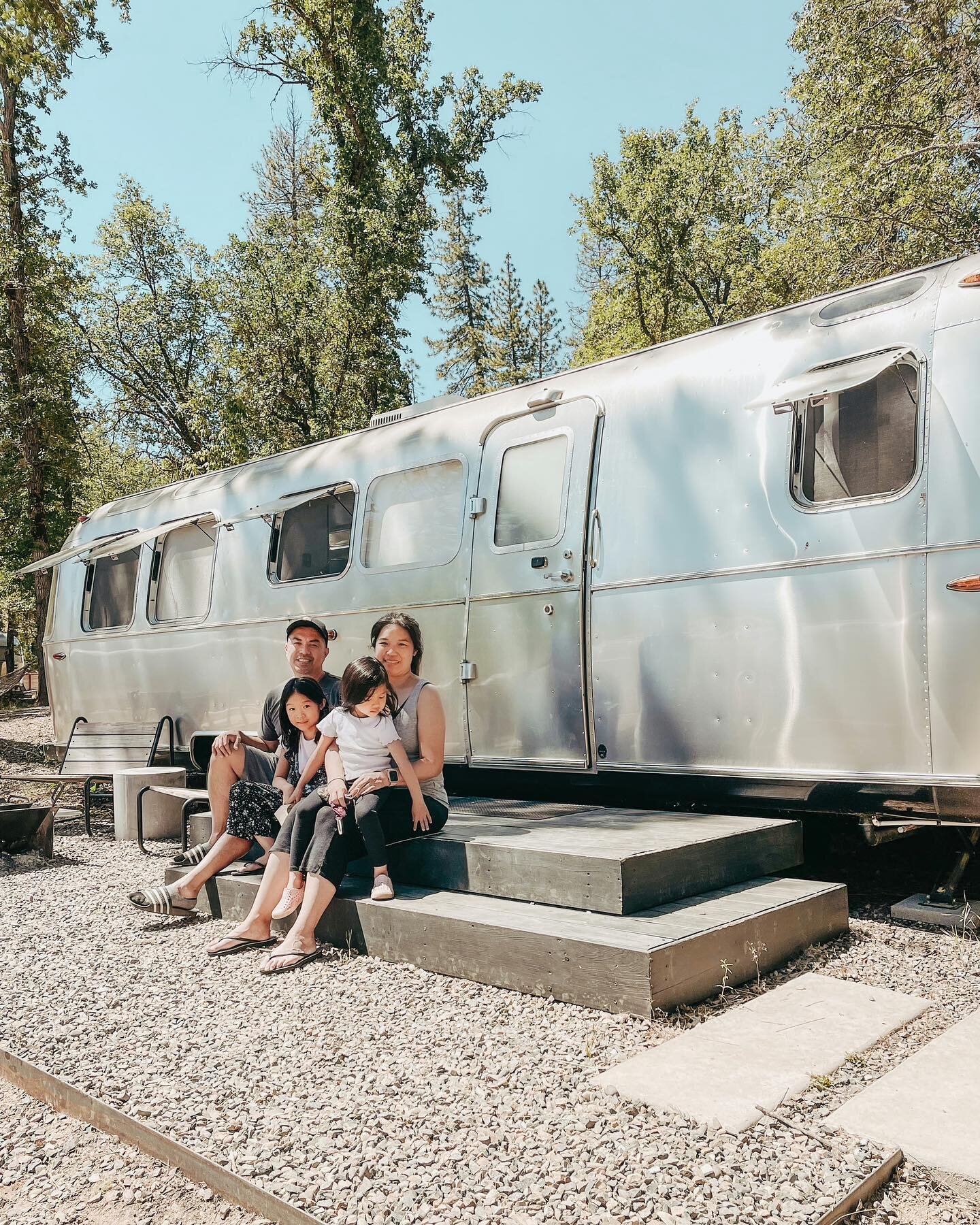 the airstream life chose us #glamping 🌲
⠀⠀⠀⠀⠀⠀⠀⠀⠀
We had the most amazing trip last month at Yosemite staying at @autocamp. If you&rsquo;re a little hesitant to do real outdoor camping with little kids like I am, staying at Autocamp has all the fun 