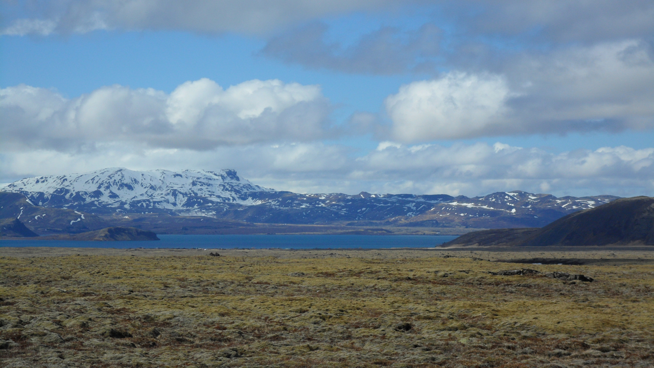 I took a lot of pictures of mountains (or volcanoes?) often without knowing which mountains (or volcanoes?) they were.