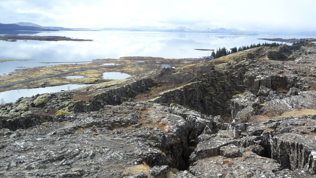 More tectonic crack action.