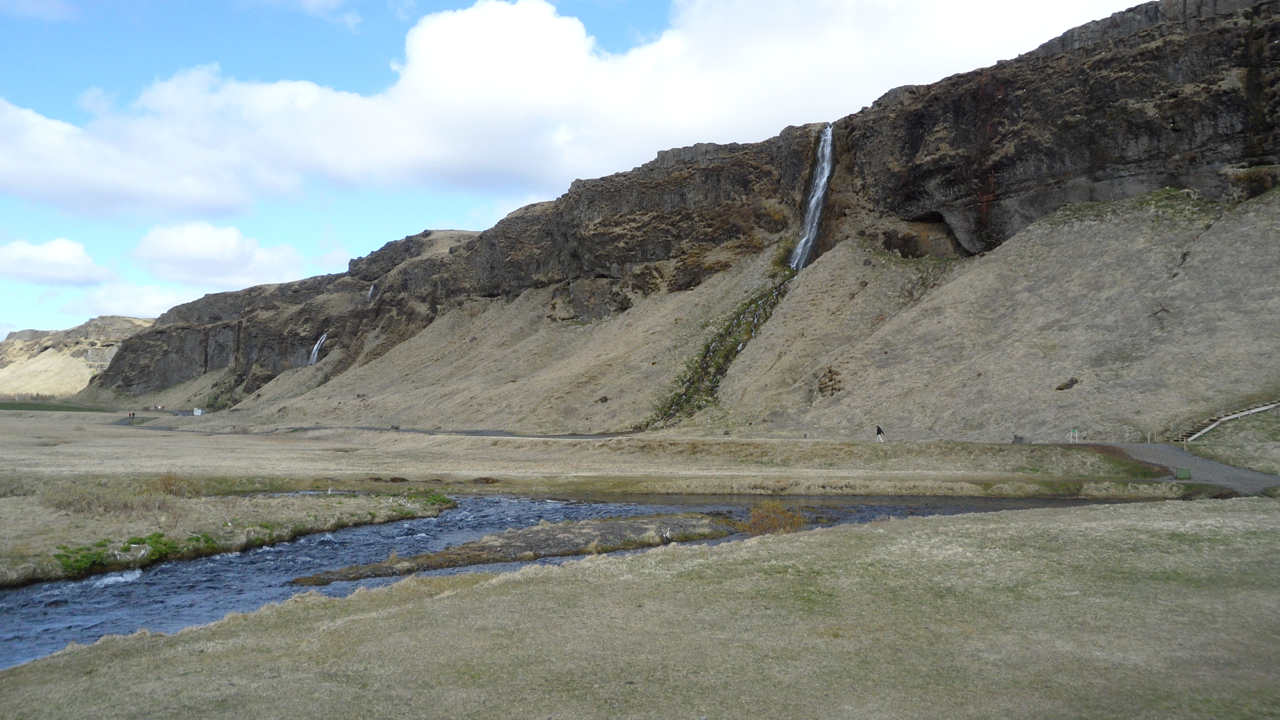 Another teeny waterfall near Slejalandsfoss.