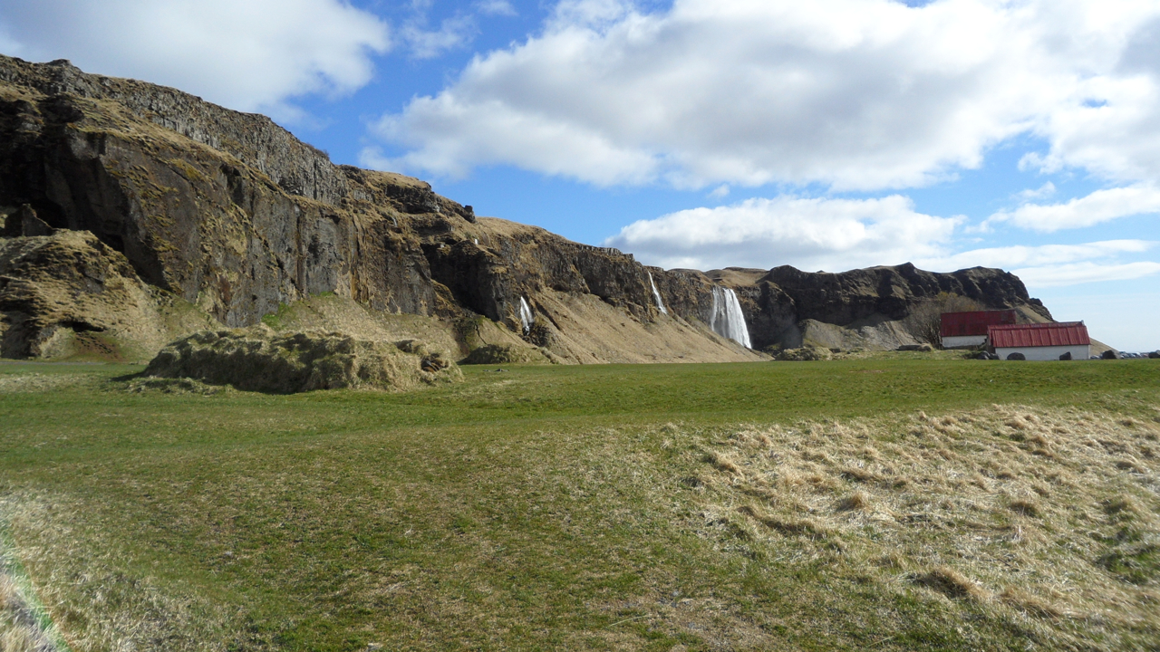 The view back at Seljalandsfoss.