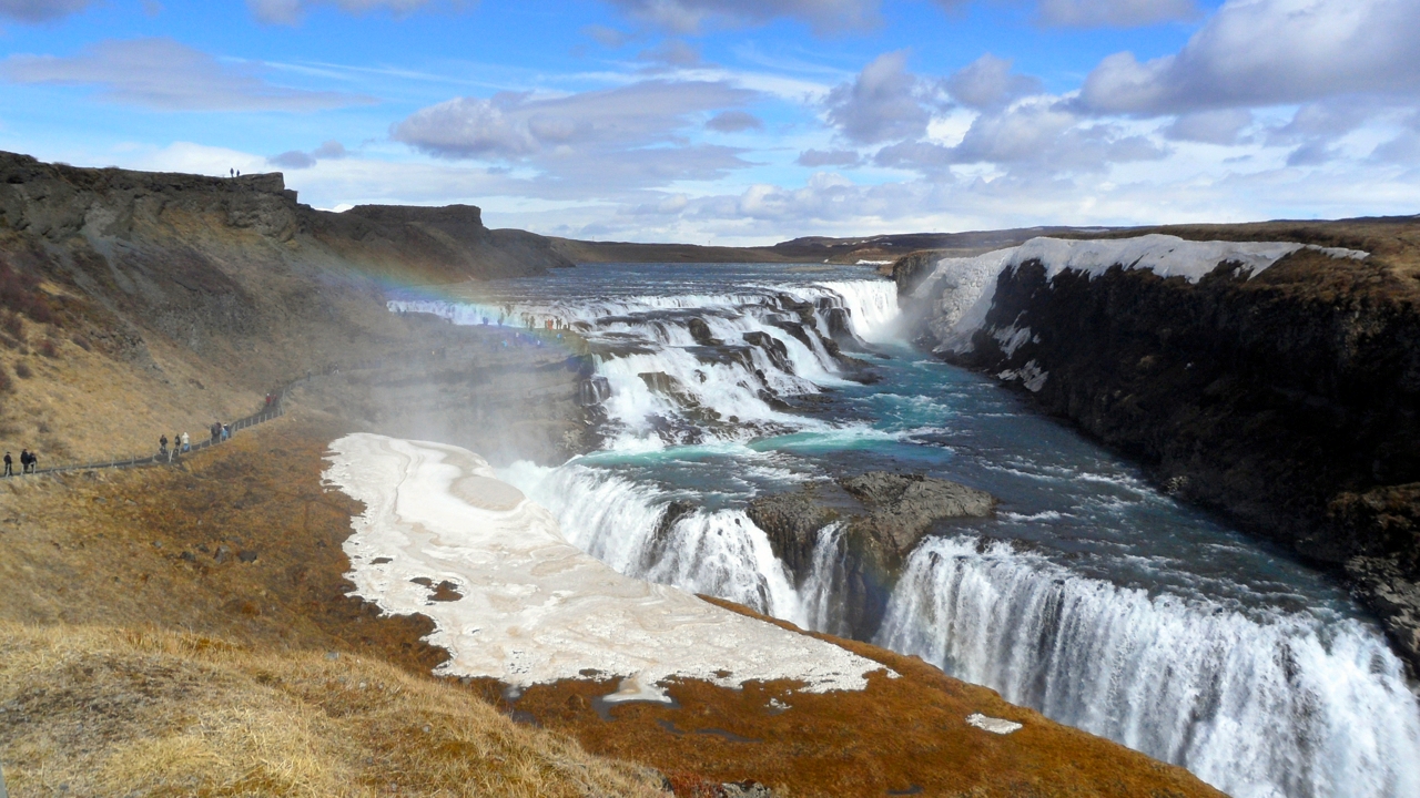 We made a quick trip back to Gulfoss, and the sun made a rainbow!